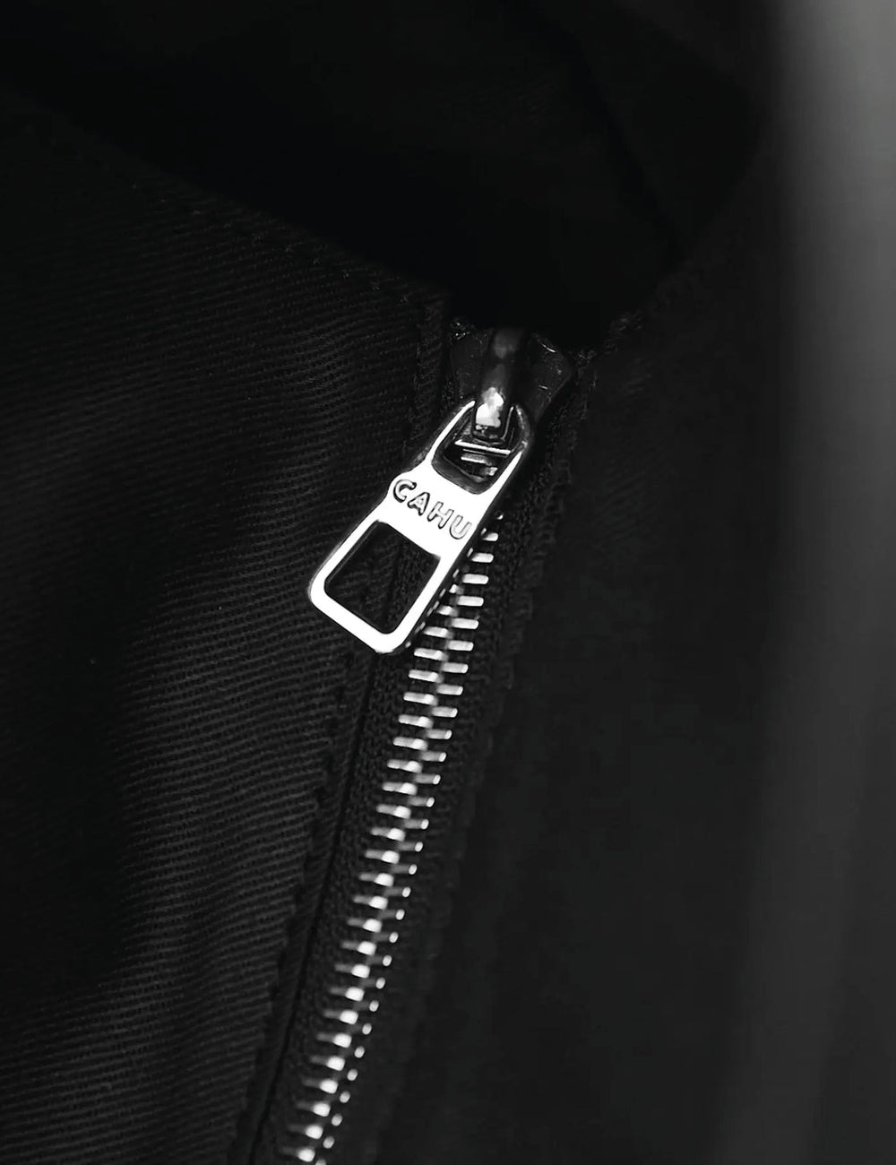 CAHU PRATIQUE ZIPPE MEDIUM BLACK