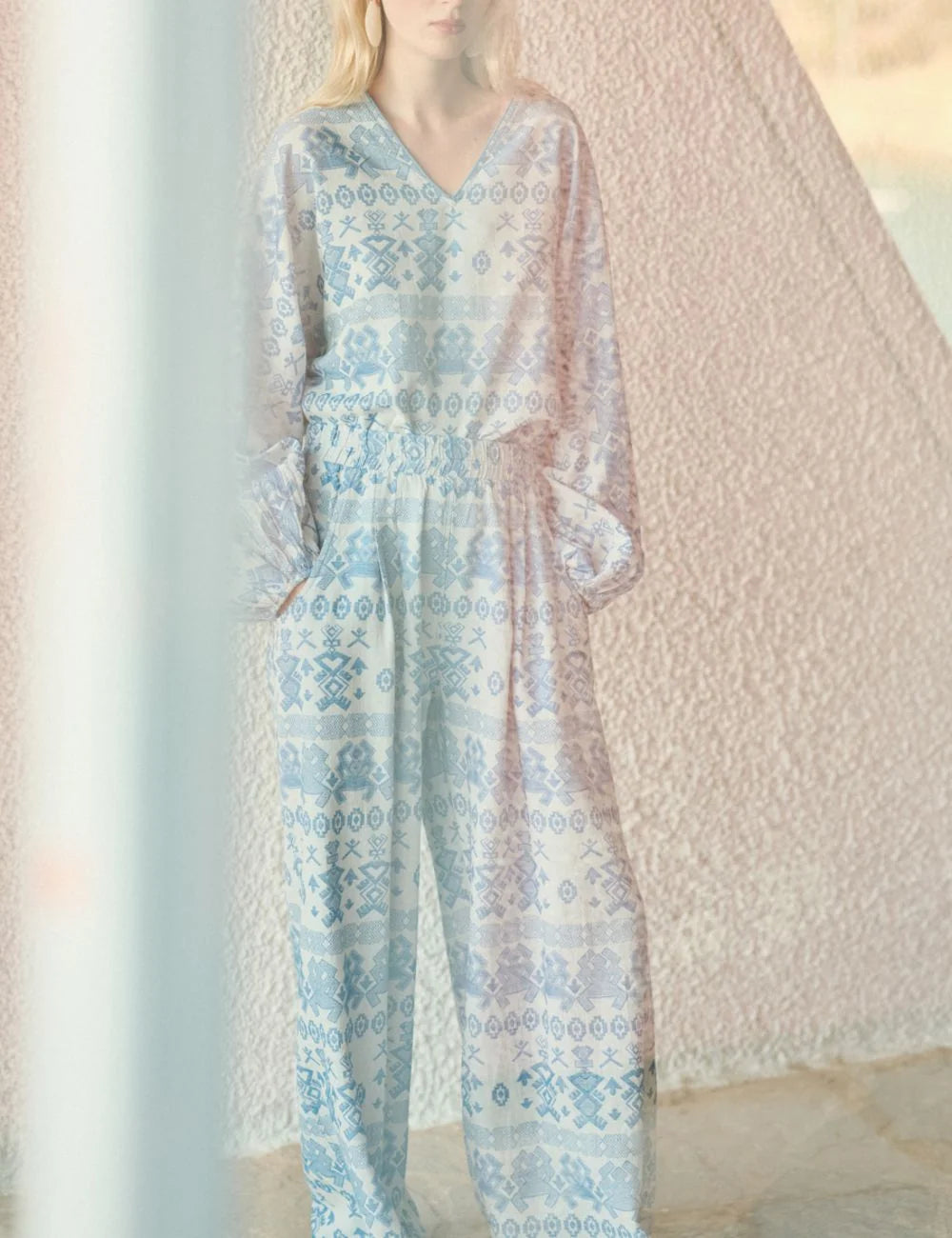 Devotion Lumen pants blue patterned elastic waist look fullbody