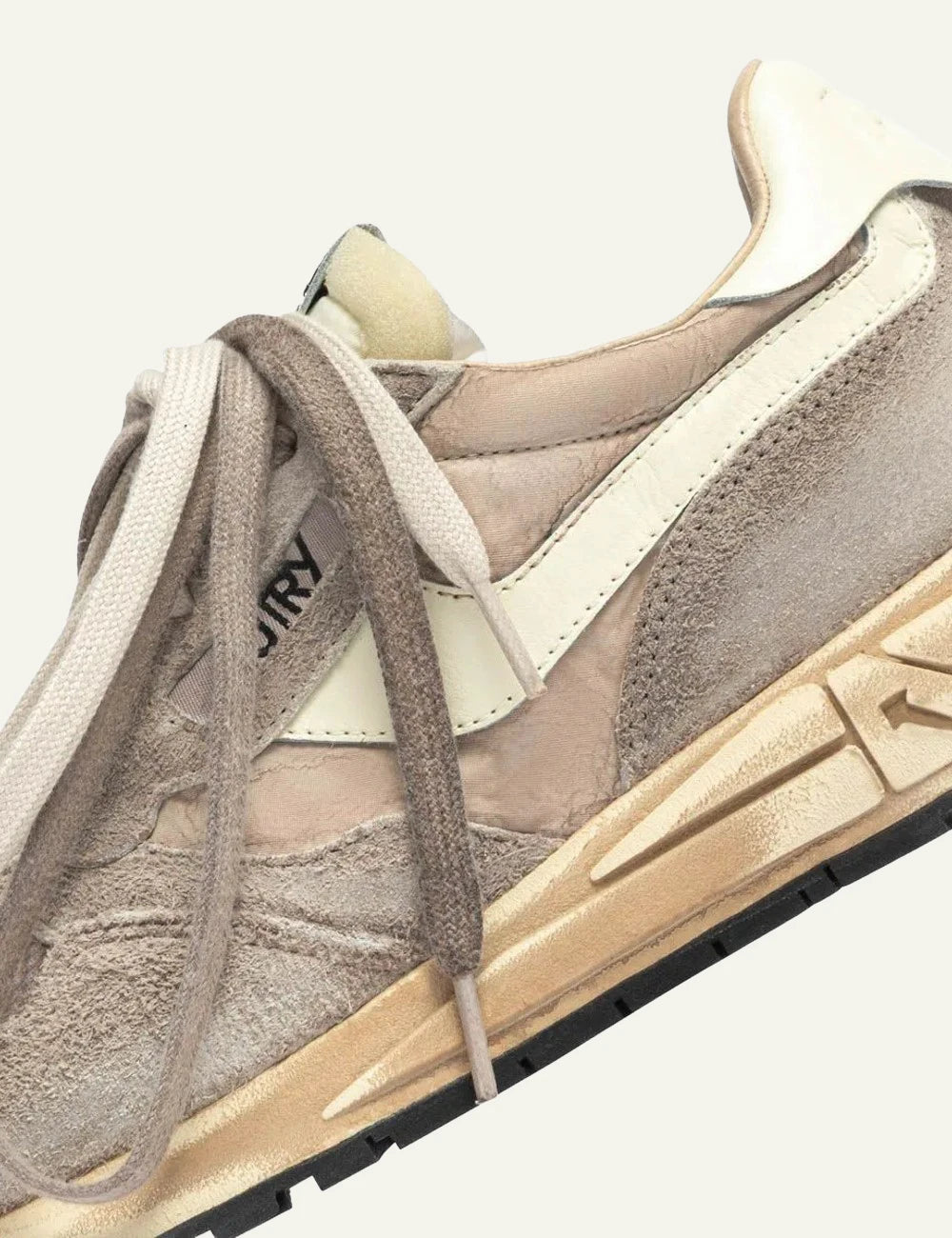 Women's Autry Reelwind Sup Vint Low beige suede and mesh sneakers with star studded midsole detail
