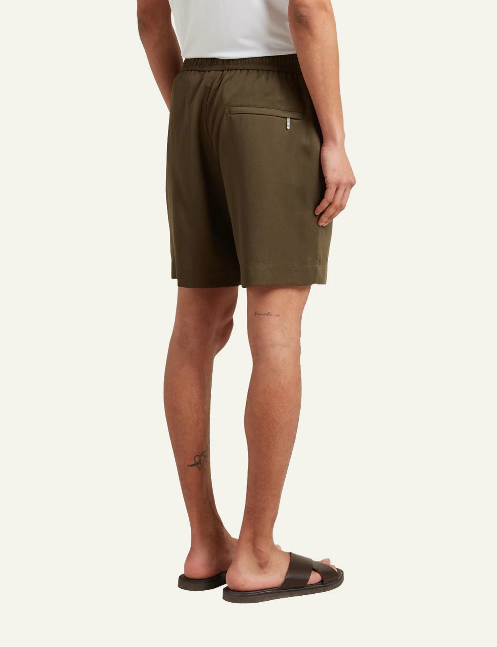 Che brown tencel shorts elastic waist drawstring relaxed fit back