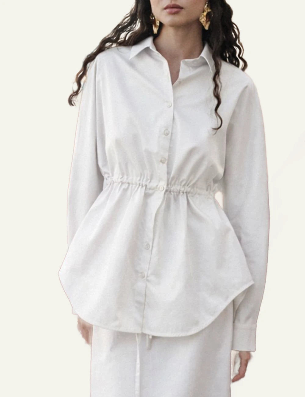 Devotion Twins blouse beige Geranium shirt collar V neck drawstring waist model outdoor front model detail view
