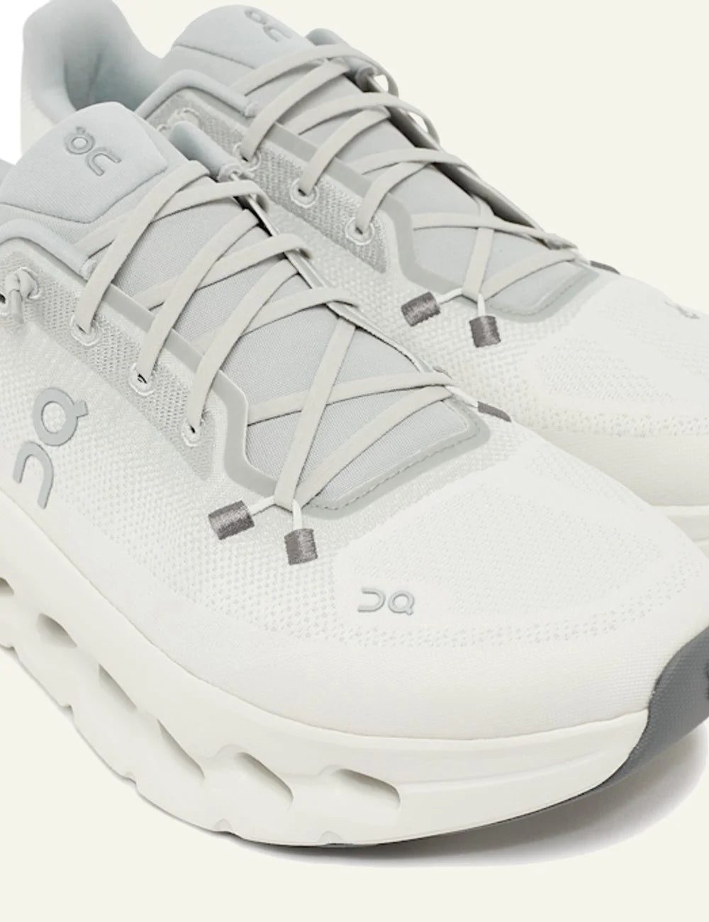 On Cloudtilt sneaker light grey angled