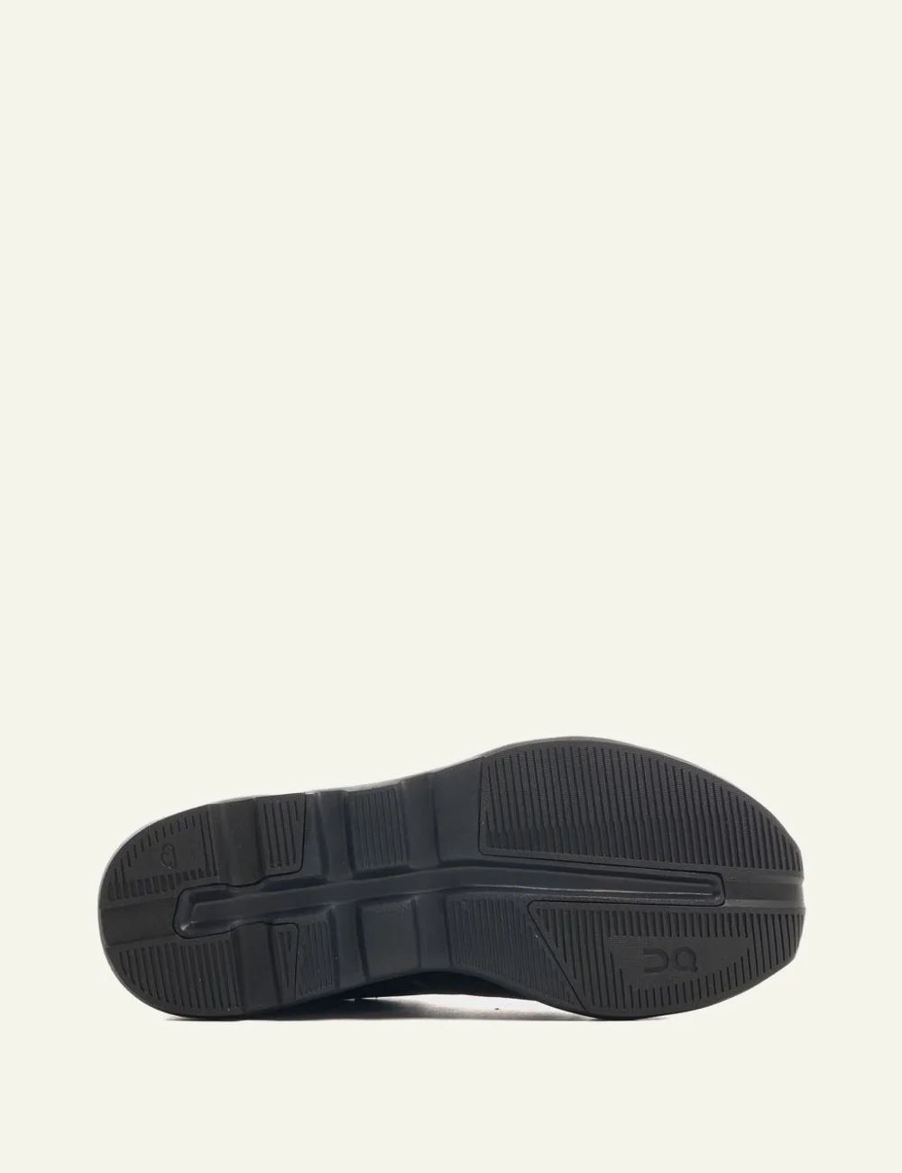 on running sneaker total black sole