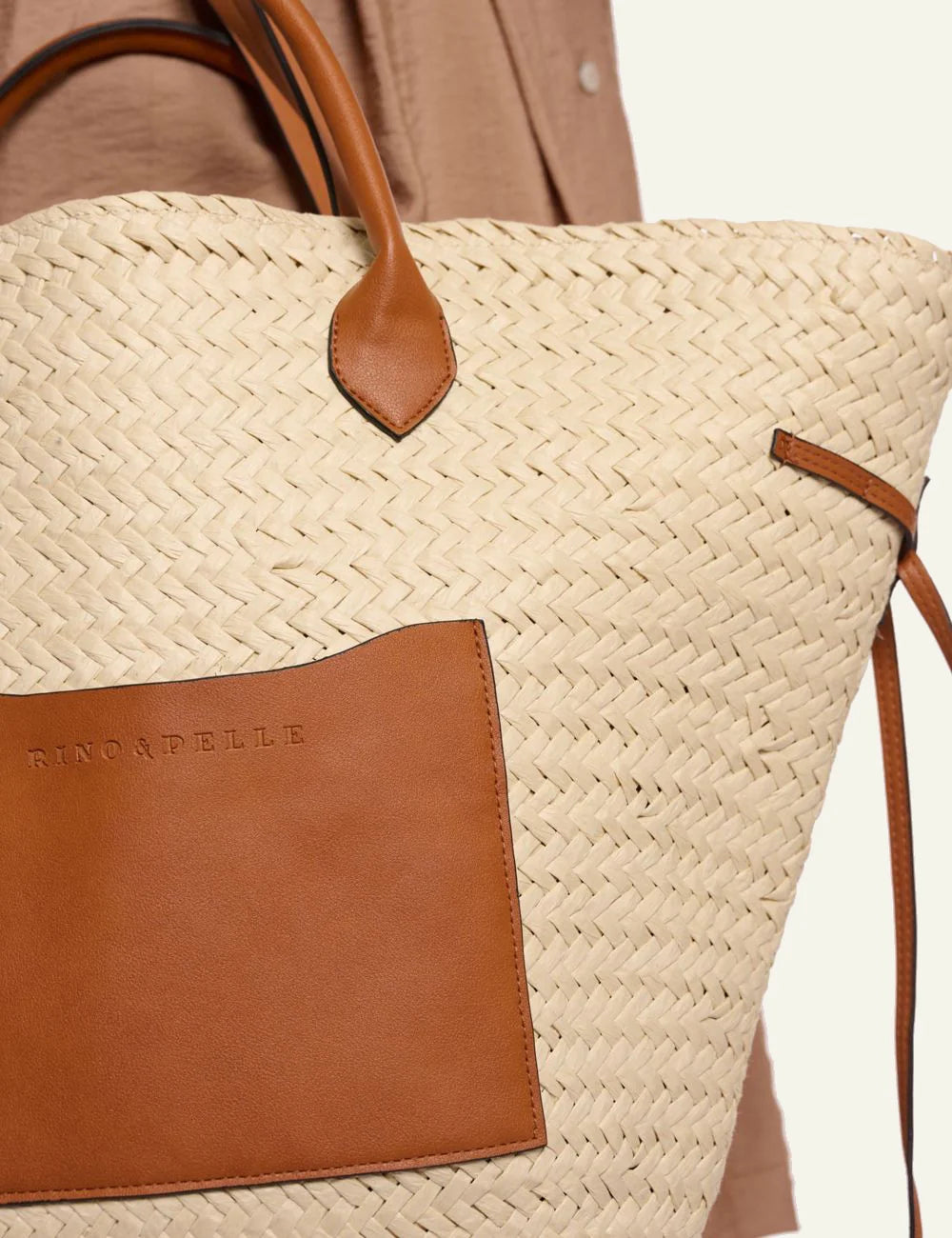 Rino Pelle Saydee bag beige woven beach tote with leather look handles detail view