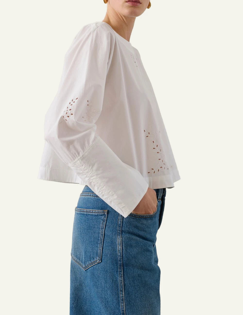 Soeur Hansel blanc embroidered cotton blouse cropped loose fit side view