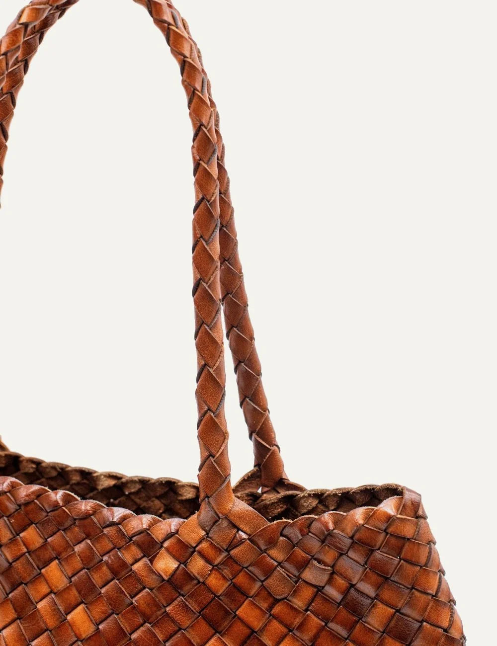 Dragon Diffusion Santa Croce woven leather shoulder bag in tan close up detail
