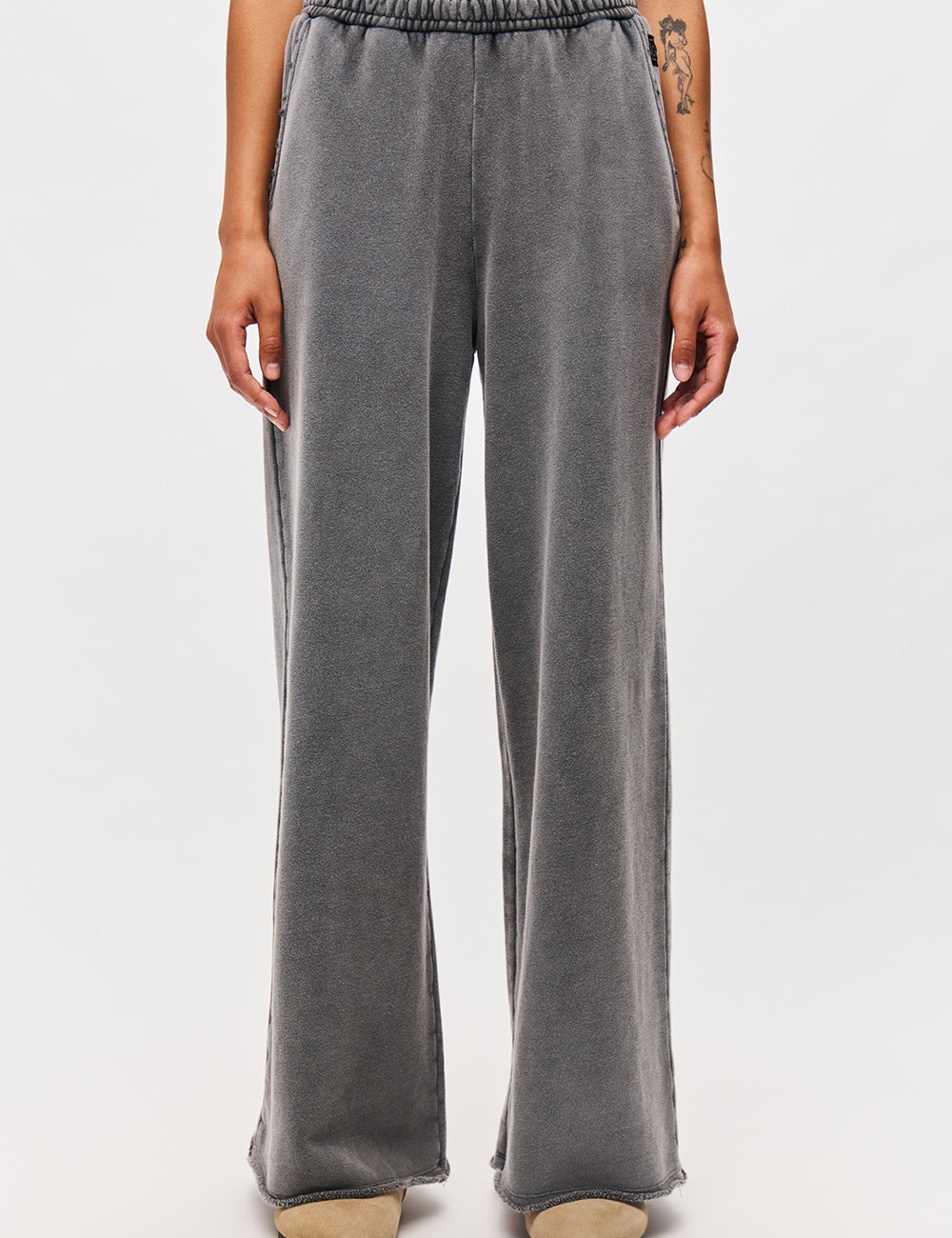 DIRTY LAUNDRY WIDELEG SWEATPANTS WITH RAW EDGES