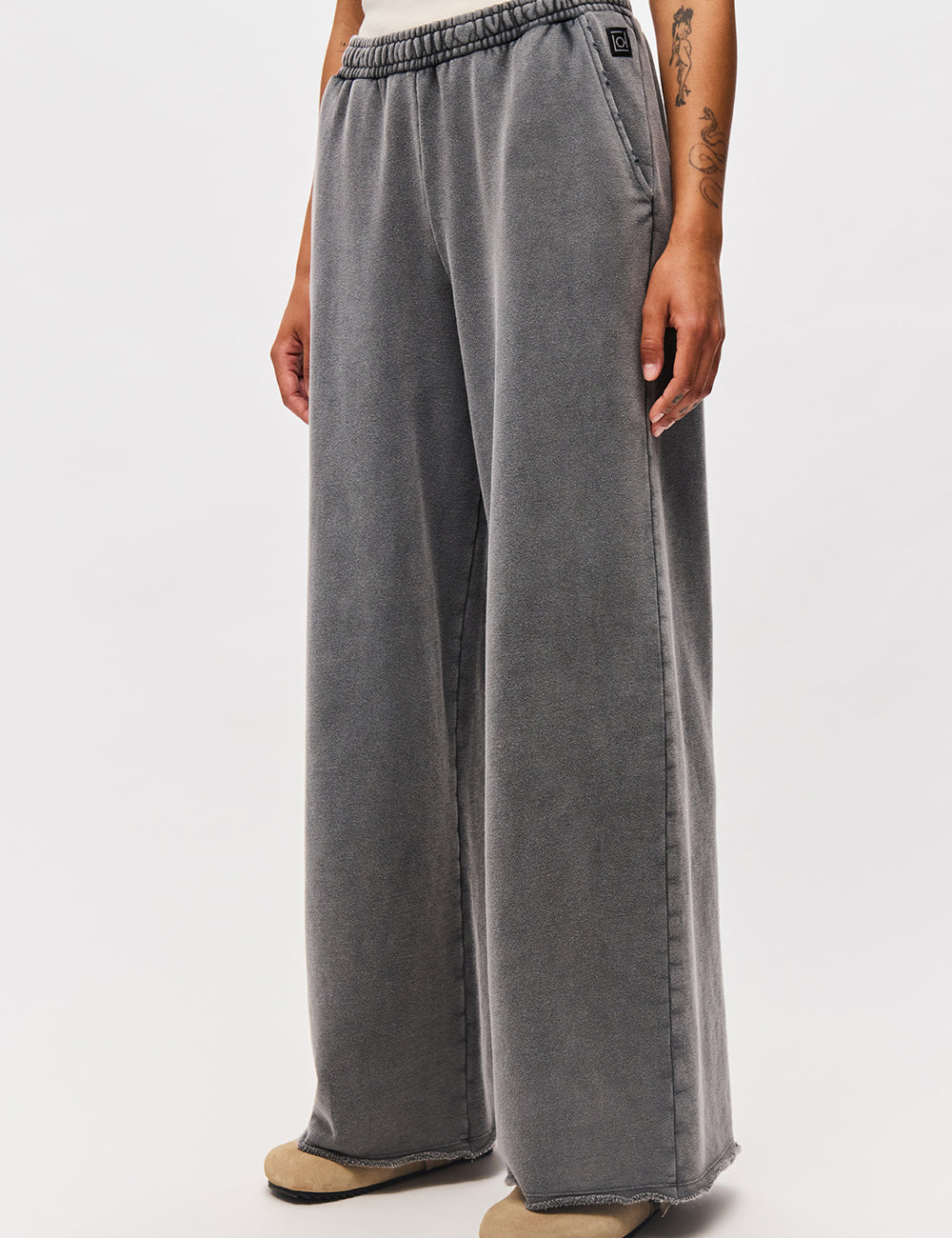 DIRTY LAUNDRY WIDELEG SWEATPANTS WITH RAW EDGES