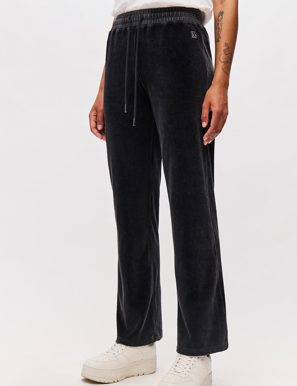 DIRTY LAUNDRY SLIM FIT VELVET SWEATPANTS