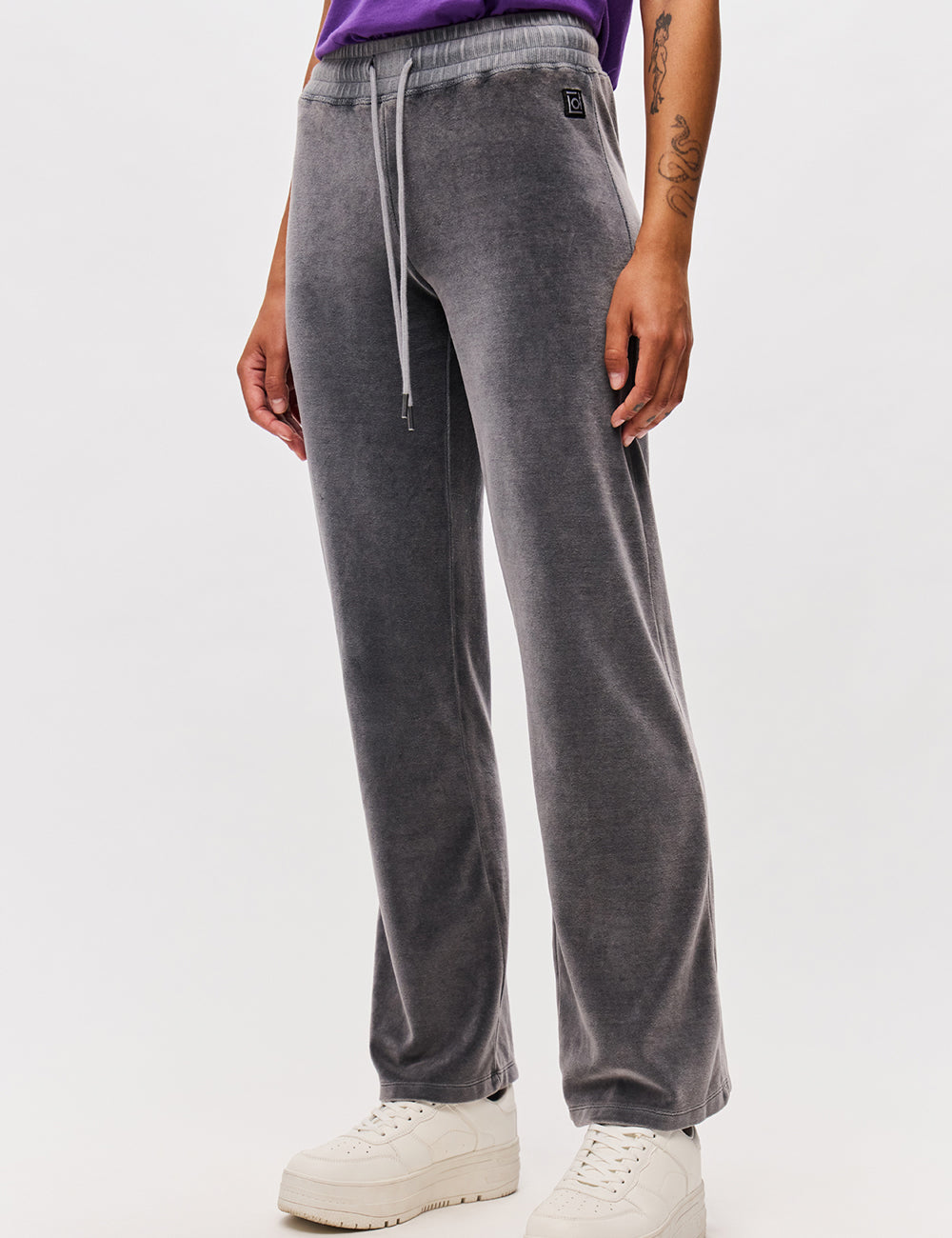 DIRTY LAUNDRY SLIM FIT VELVET SWEATPANTS