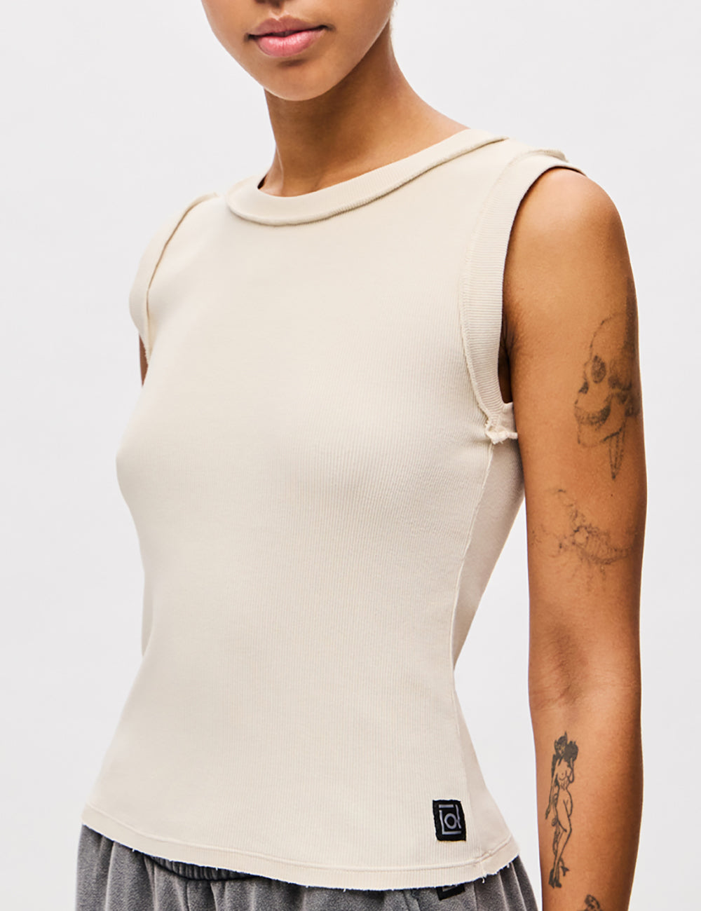 DIRTY LAUNDRY CURVED HEM RIB TANK TOP