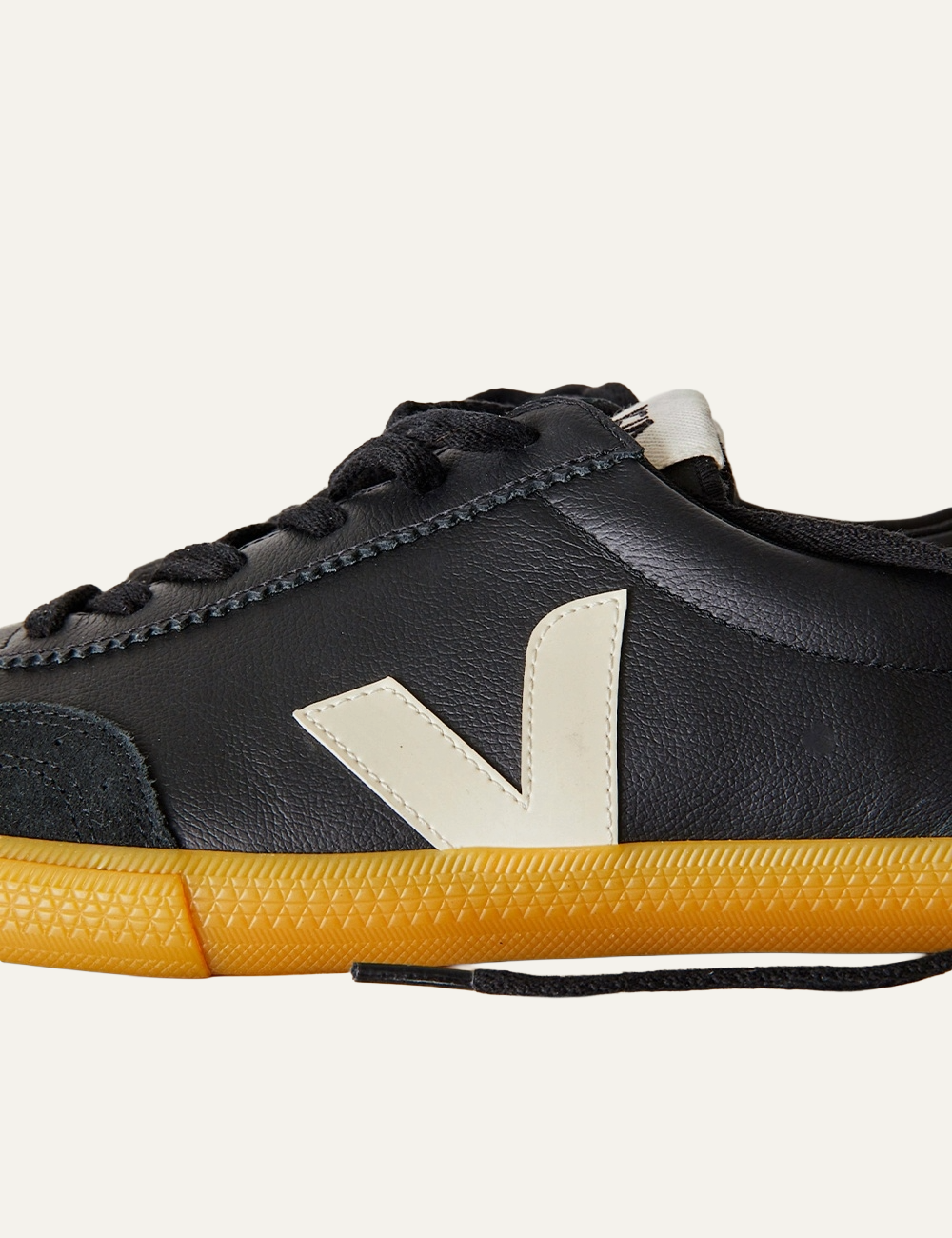 VEJA VOLLEY BLACK PIERRE
