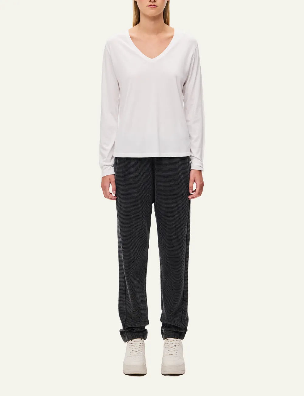 DIRTY LAUNDRY V-NECK LONGSLEEVE