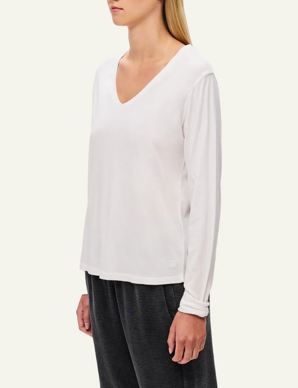 DIRTY LAUNDRY V-NECK LONGSLEEVE