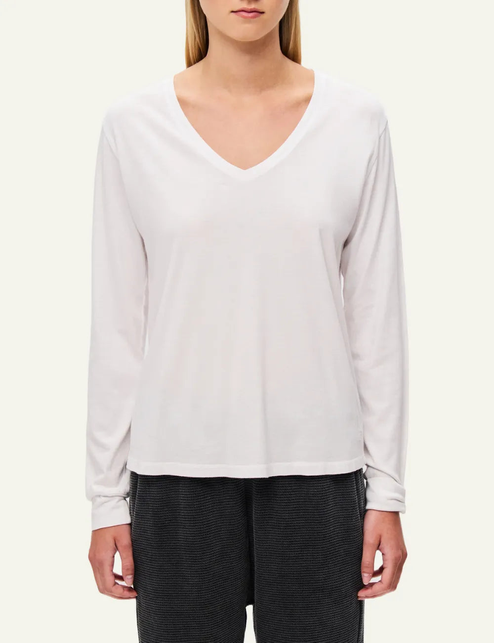 DIRTY LAUNDRY V-NECK LONGSLEEVE