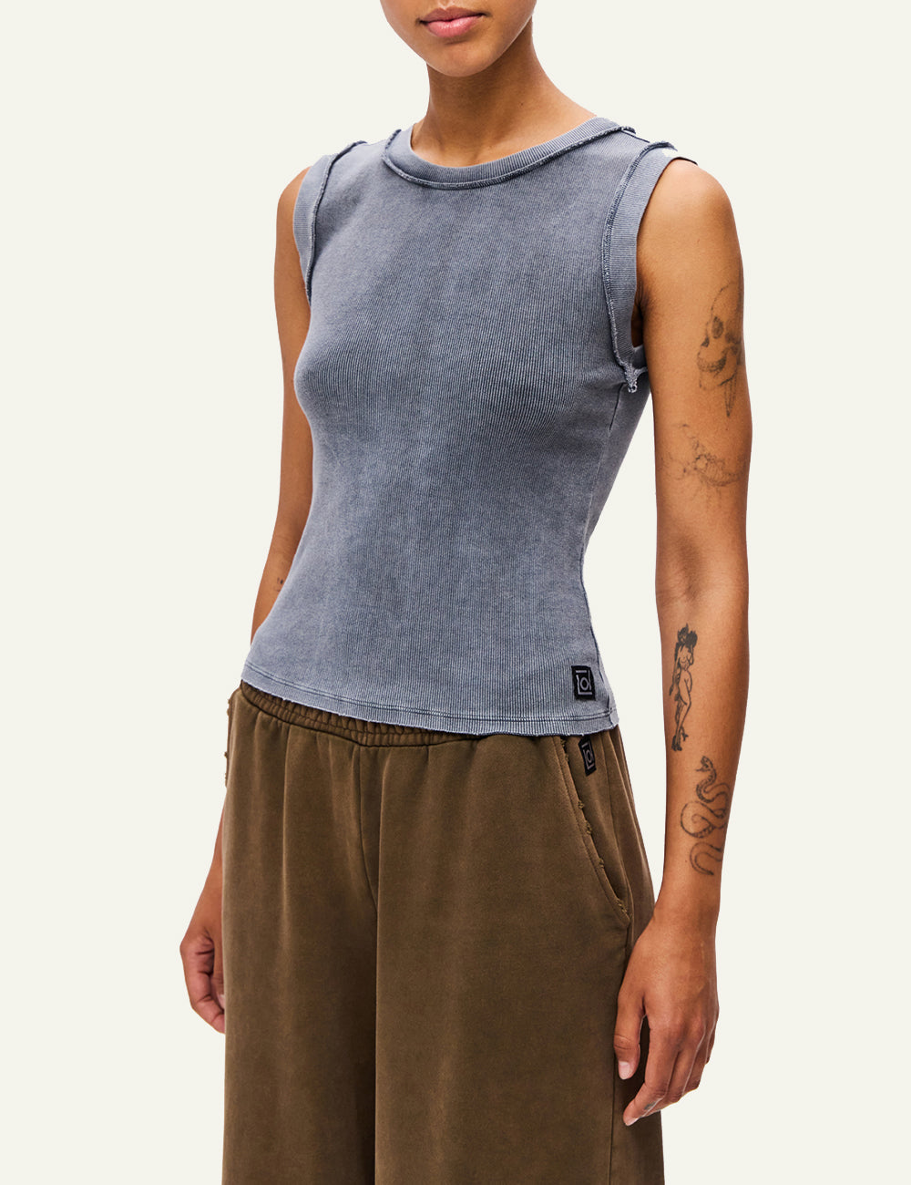 DIRTY LAUNDRY CURVED HEM RIB TANK TOP