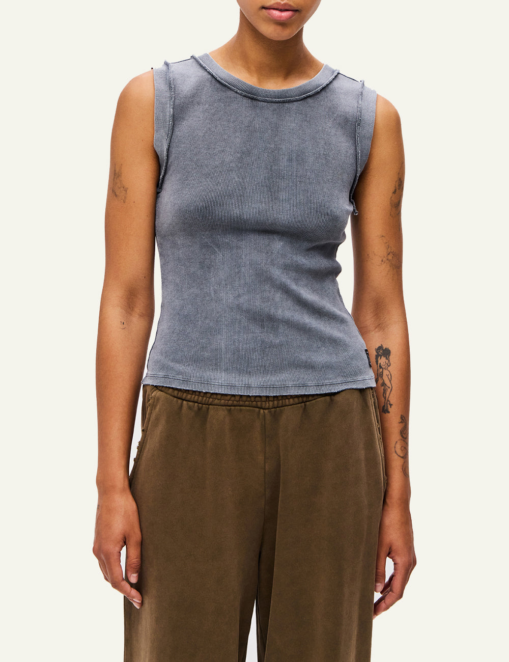 DIRTY LAUNDRY CURVED HEM RIB TANK TOP
