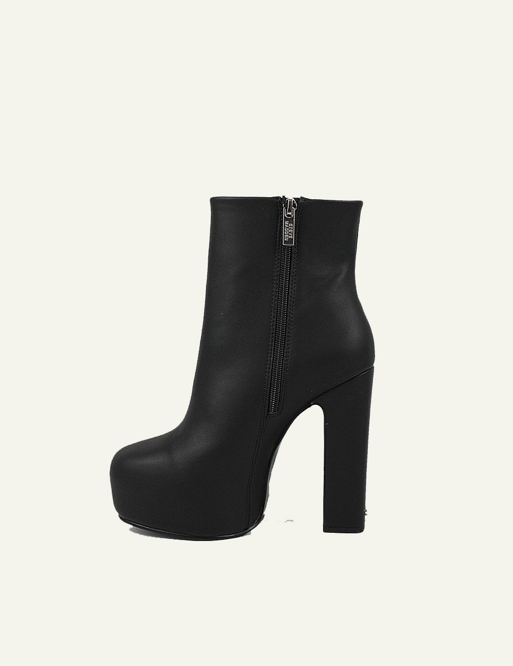 STEVE MADDEN TORCHER ANKLE BOOTS IN BLACK