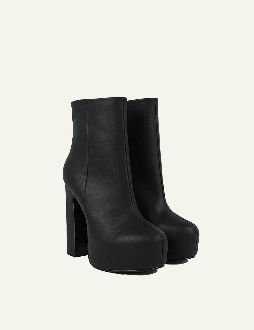 STEVE MADDEN TORCHER ANKLE BOOTS IN BLACK
