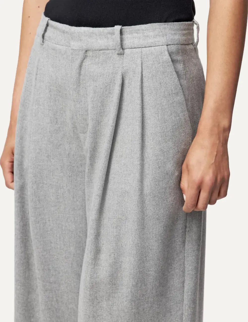 DRYKORNINK CASUAL PLEATED TROUSERS IN FLANNEL LIGHT GREY