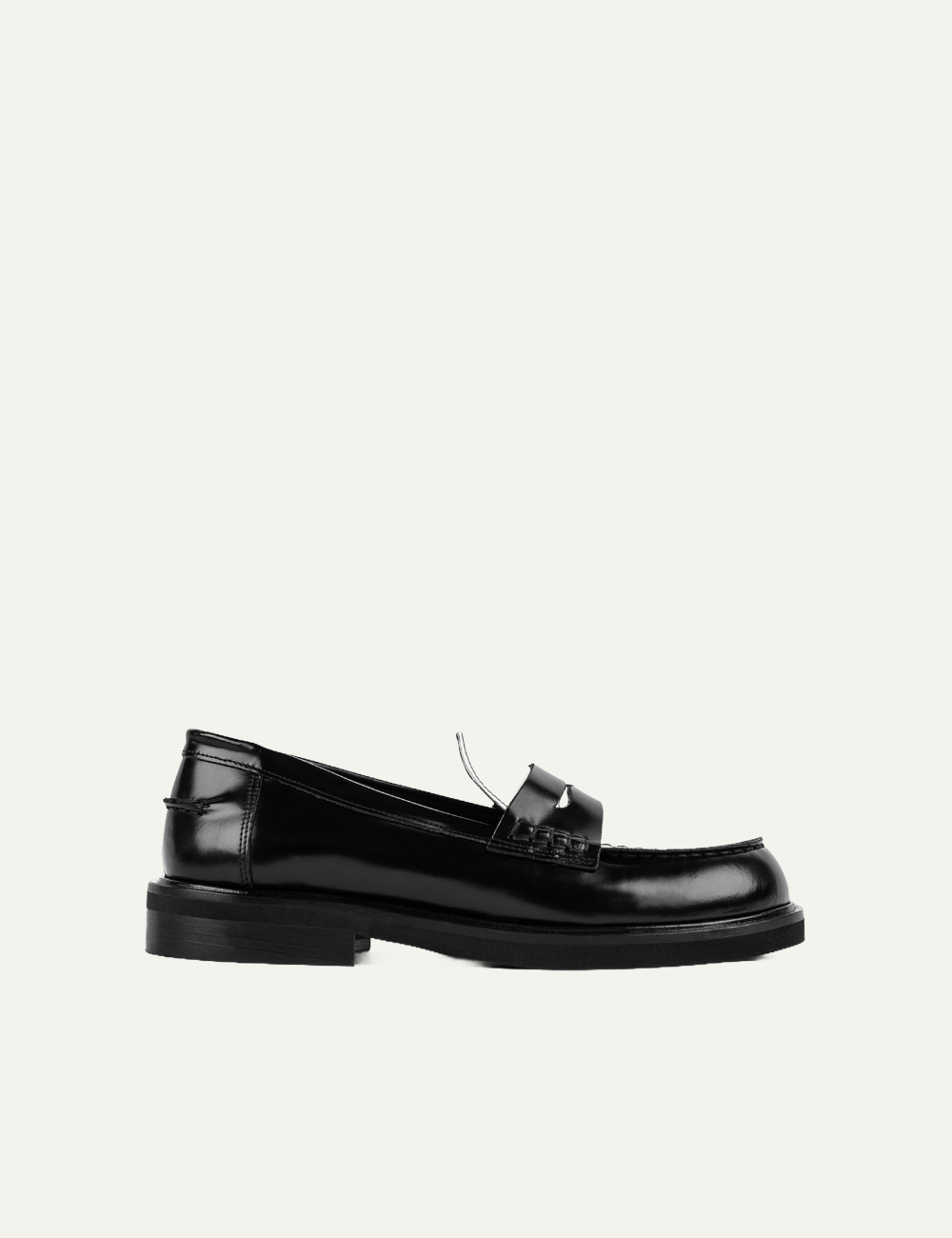 POEVE OLLIE BLACK AND WHITE LOAFERS