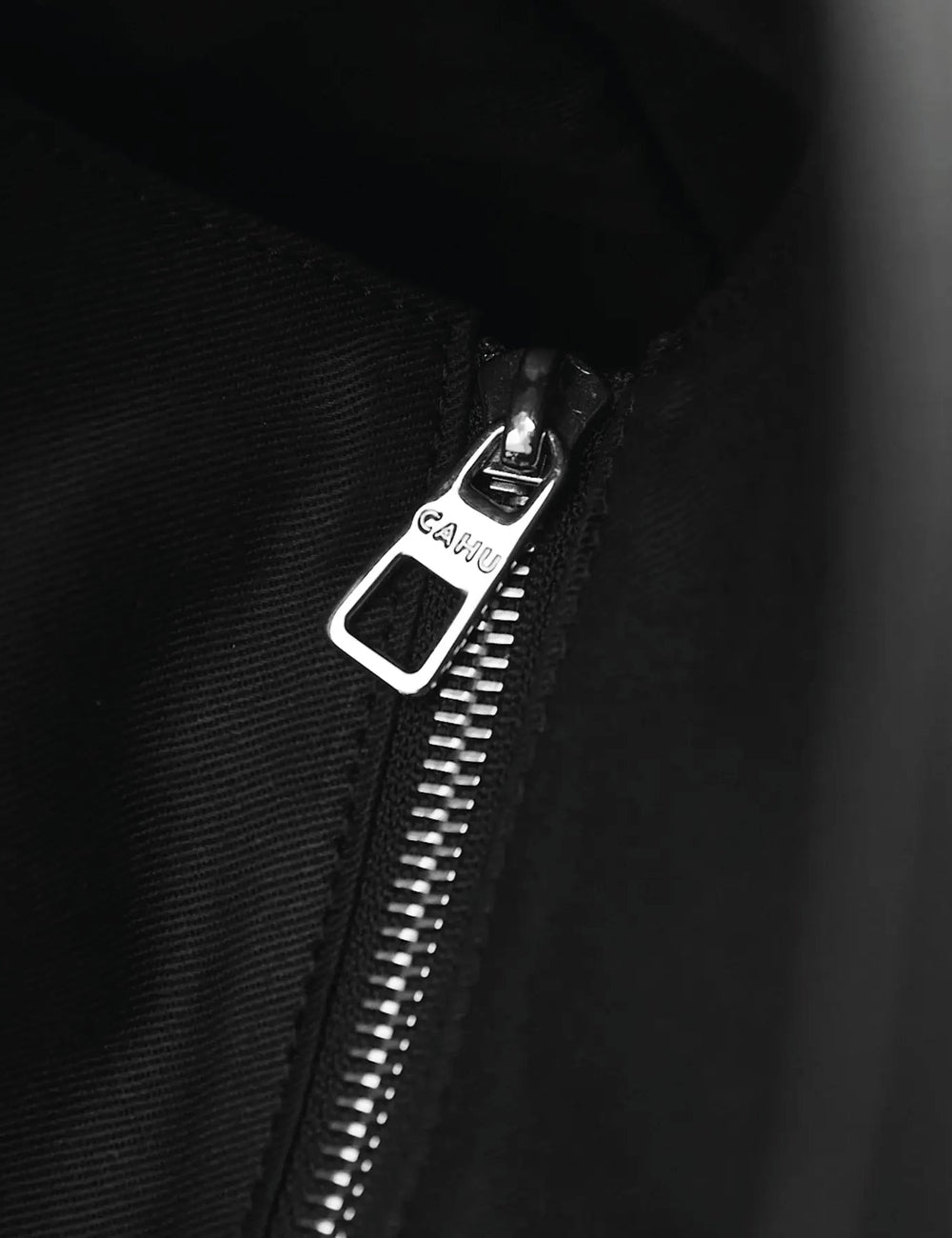 CAHU PRATIQUE ZIPPE SMALL BLACK / DARK GREEN