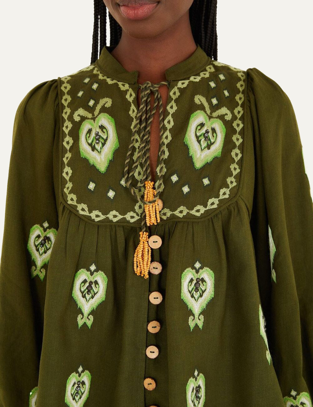 Detail κεντήματα και κουμπιά σε πράσινο FARM Rio top