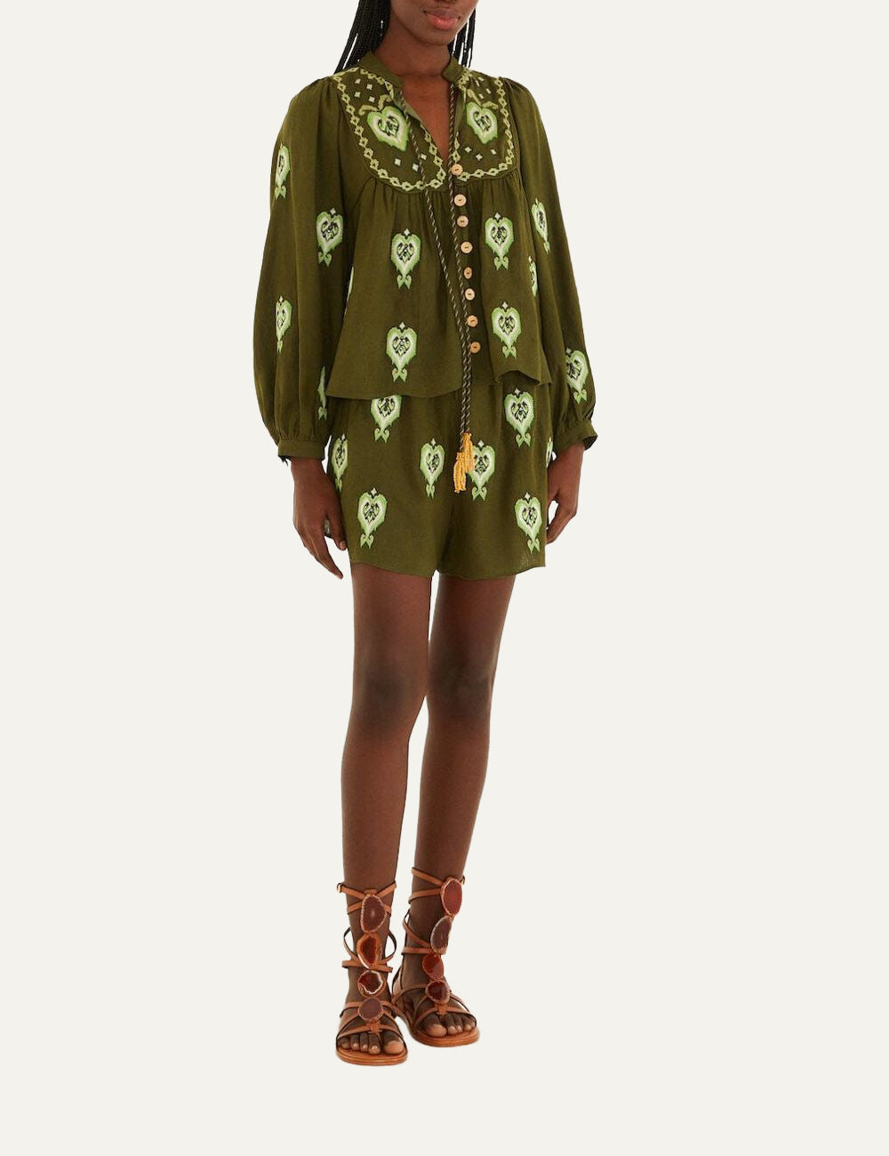 Full look FARM Rio πράσινη μπλούζα με κεντημένα μοτίβα