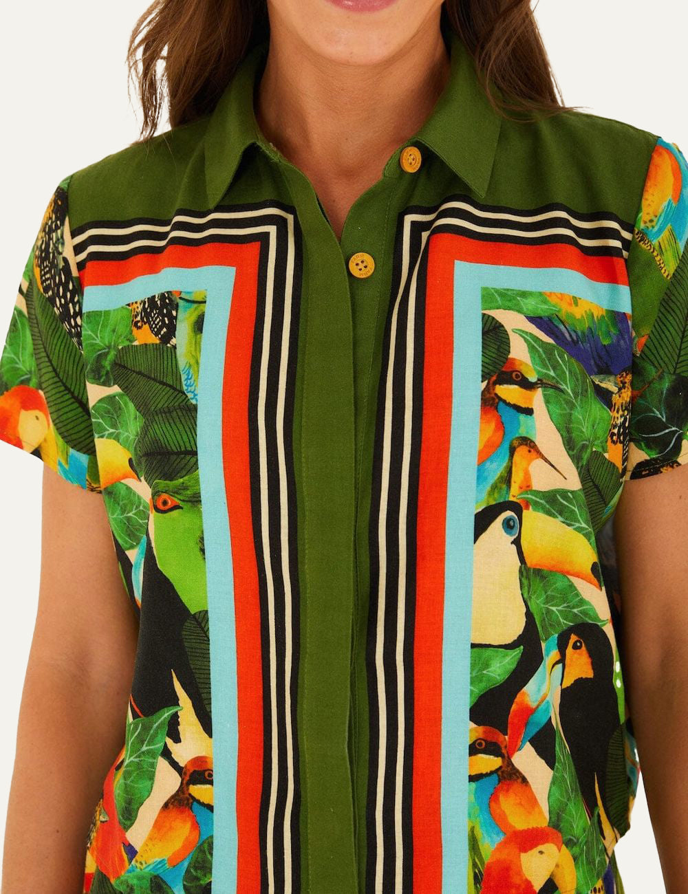 Detail κοντό μανίκι και κουμπιά FARM Rio Bird Leaves shirt tropical pattern