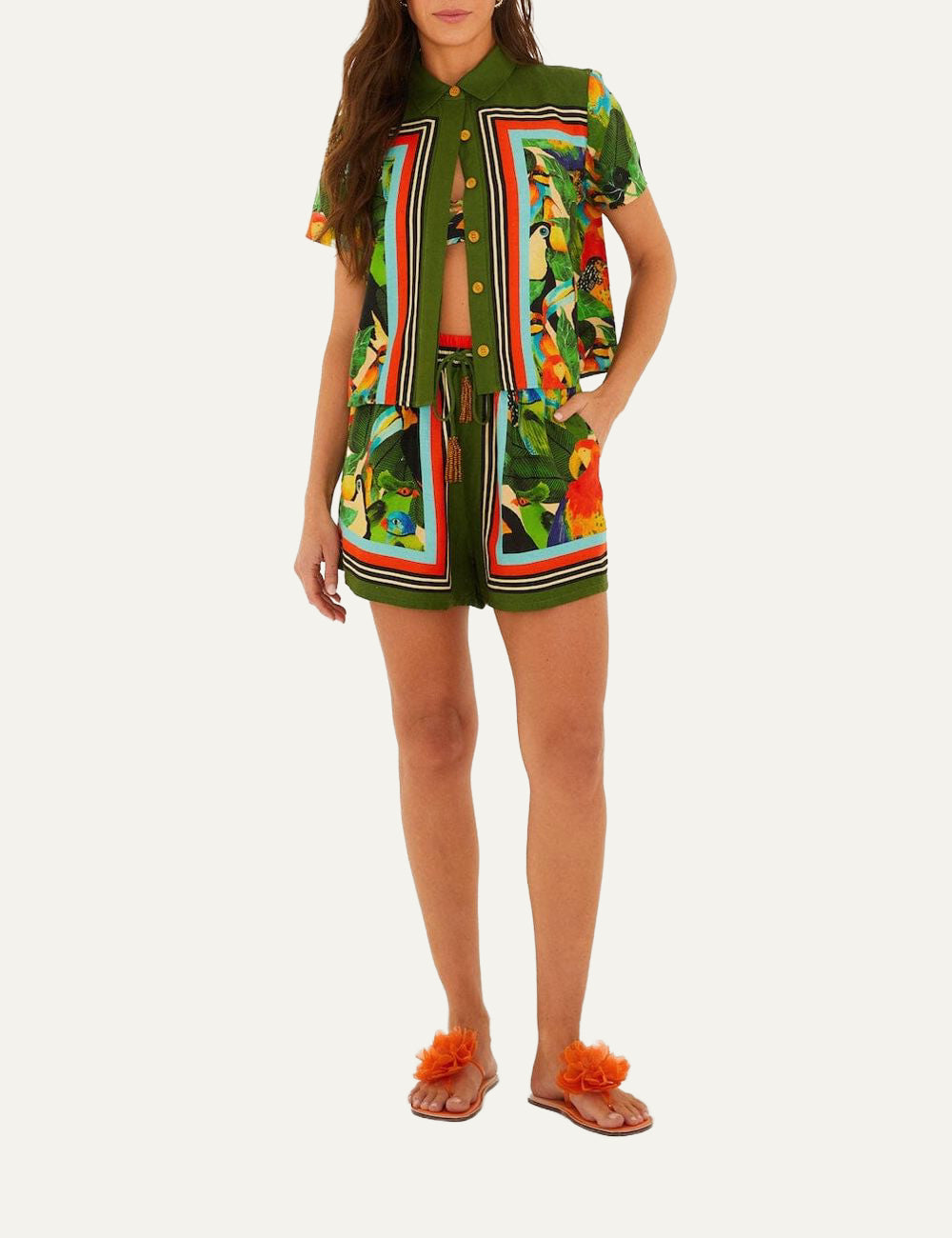 Full look γυναικείο πουκάμισο FARM Rio Bird Leaves συνδυασμένο με σορτς