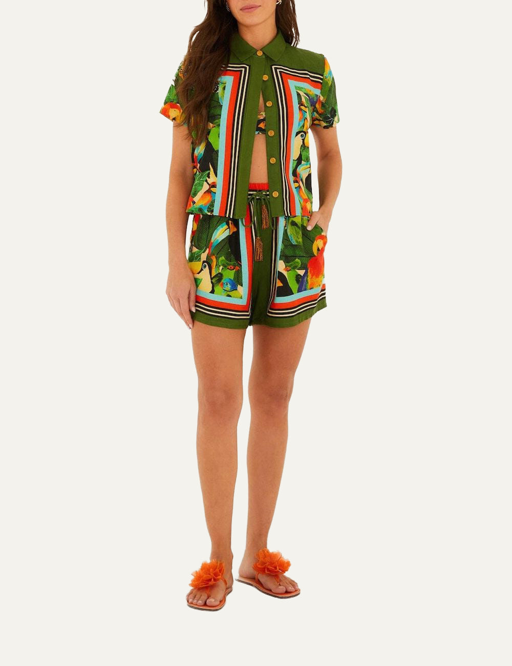 FARM Rio Bird Leaves Shorts φορεμένο, colorful tropical shorts για καλοκαιρινά looks