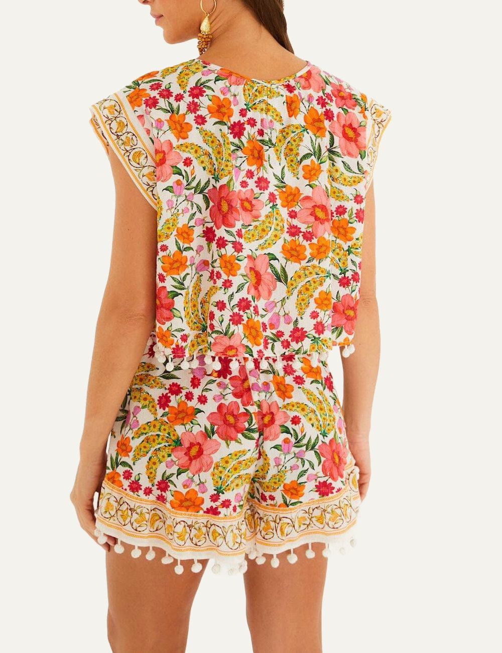 Πίσω όψη γυναικείου FARM RIO σορτς με πολύχρωμο floral print