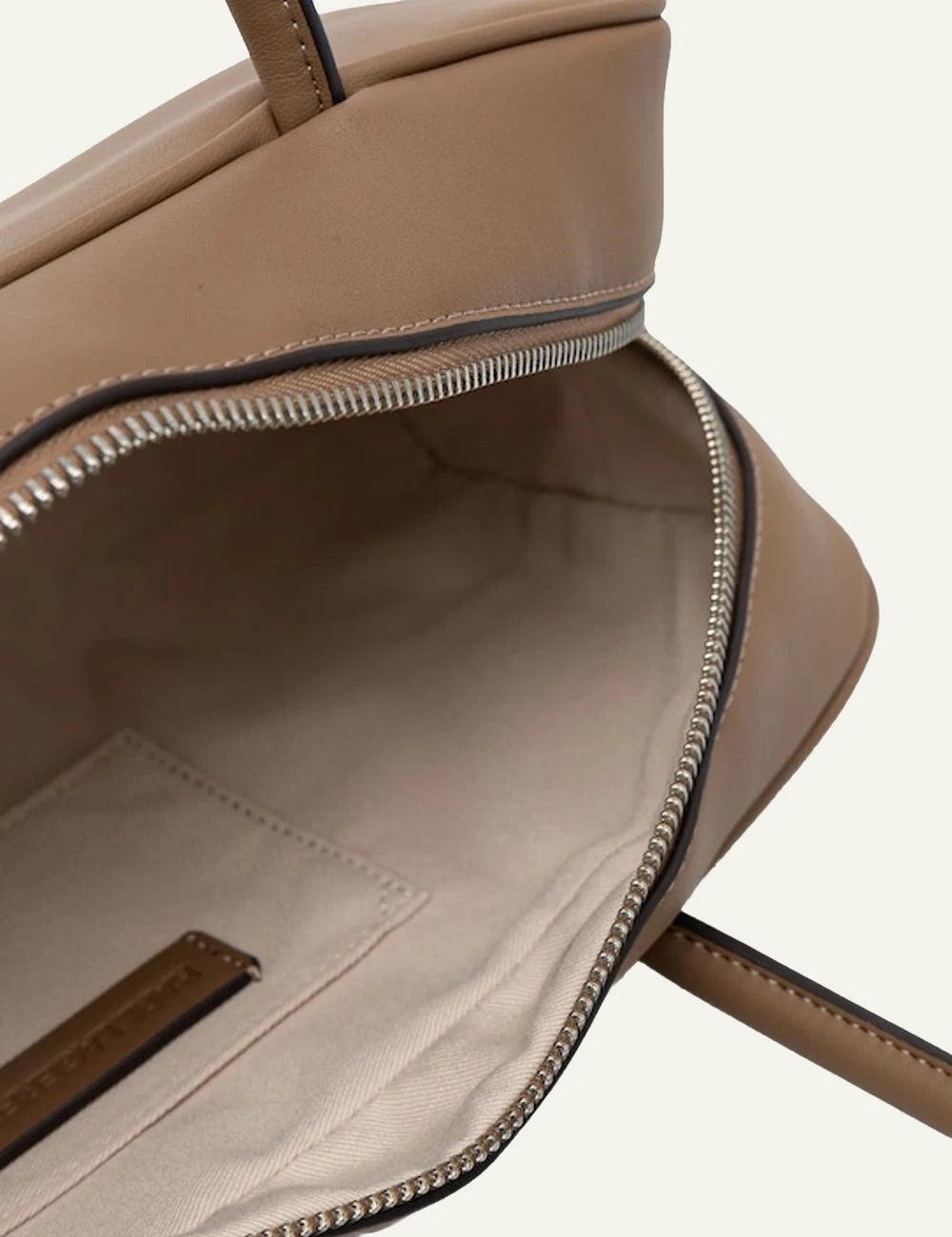 Karl Lagerfeld τσάντα καφέ εσωτερικό με zip pocket και canvas lining