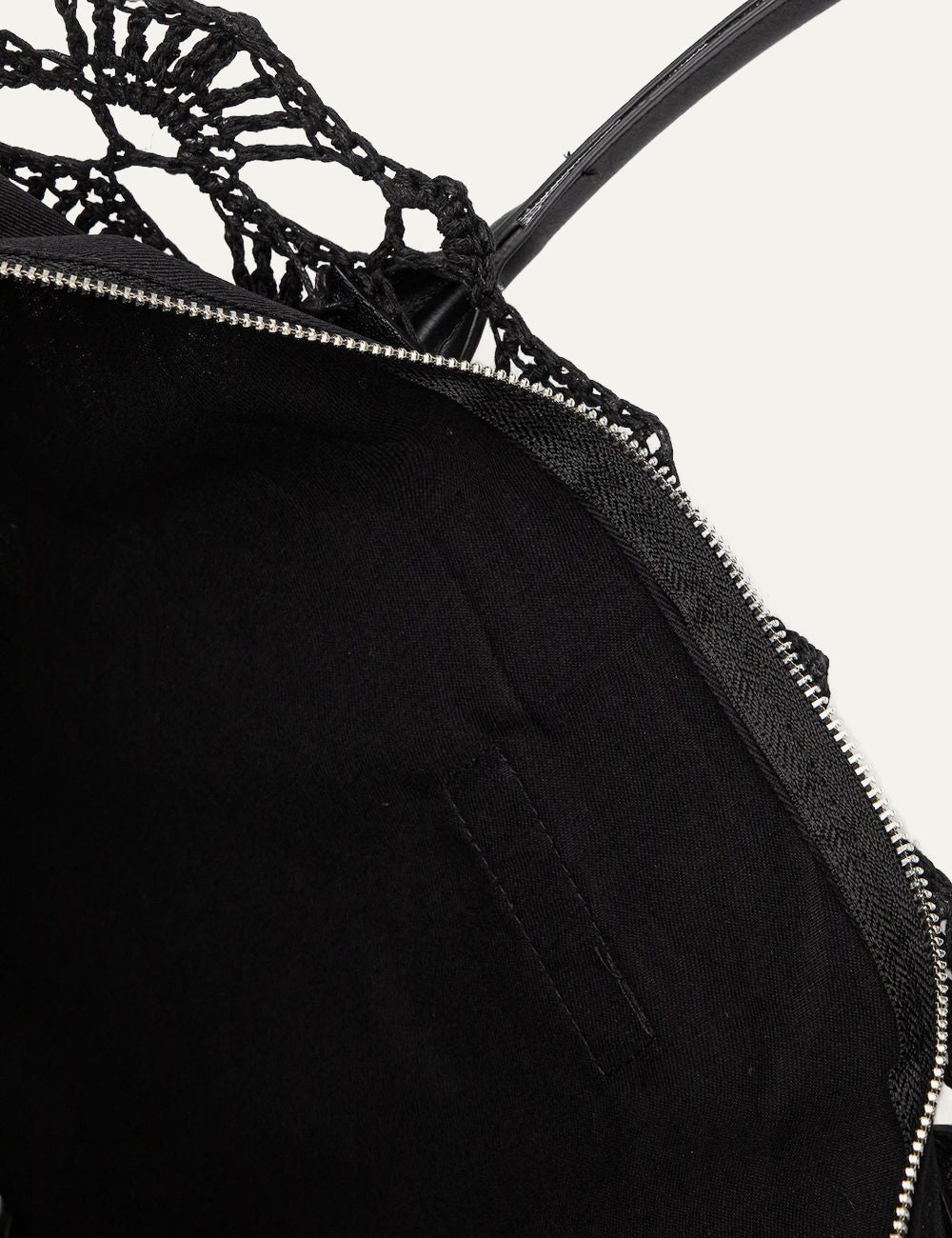 Εσωτερικό τσάντας Karl Lagerfeld tote με υφασμάτινη επένδυση και zip pocket