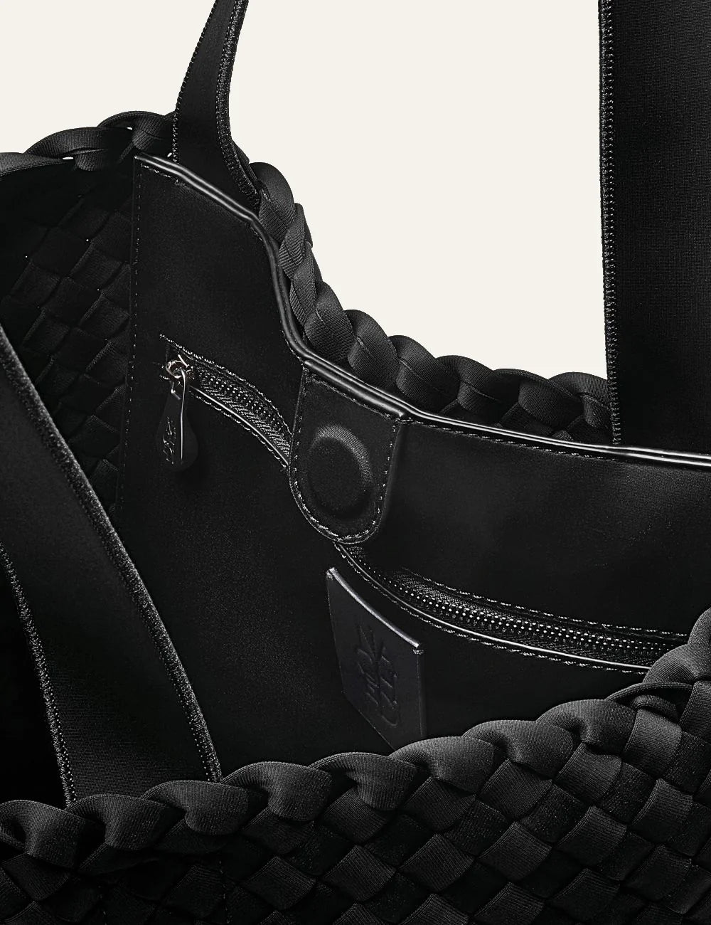 Black woven neoprene tote bag interior detail με zip pocket και braided texture, Como Shopper Tote Solid Onyx
