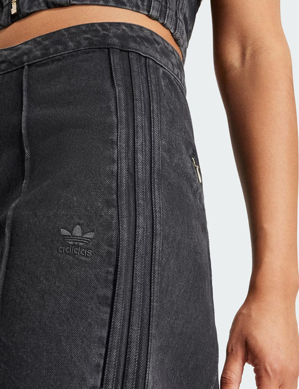 ADIDAS ORIGINALS MONTREAL JEANS ADIDAS ORIGINALS