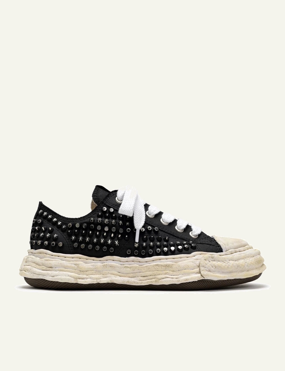 Maison Mihara Yasuhiro Peterson23 OG Sole studded sneaker black, canvas low-top με metal studs