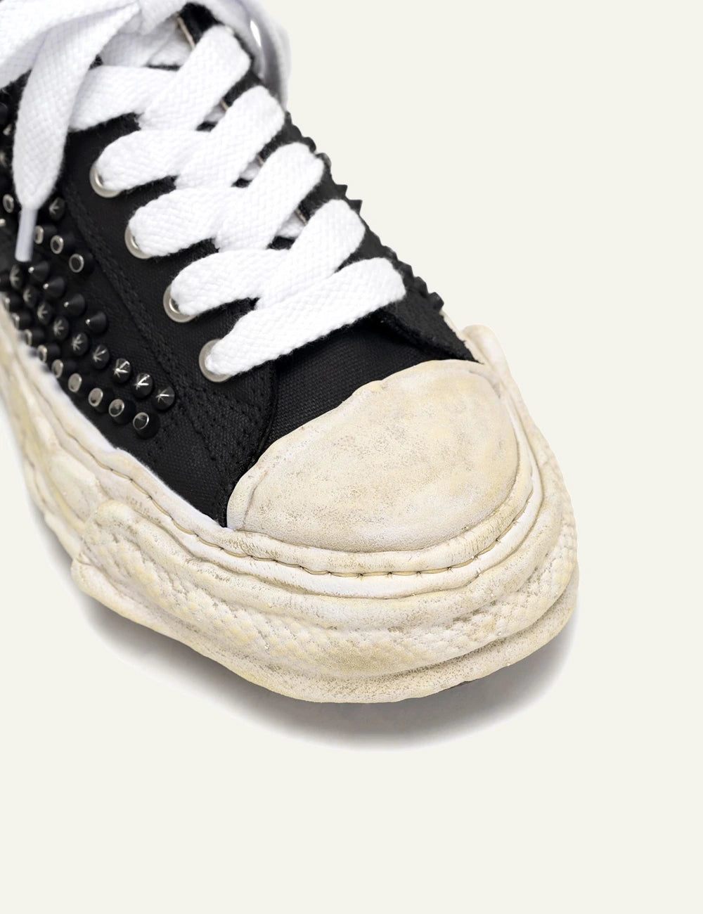 Close-up toe Maison Mihara Yasuhiro Peterson23 OG Sole, vintage rubber finish