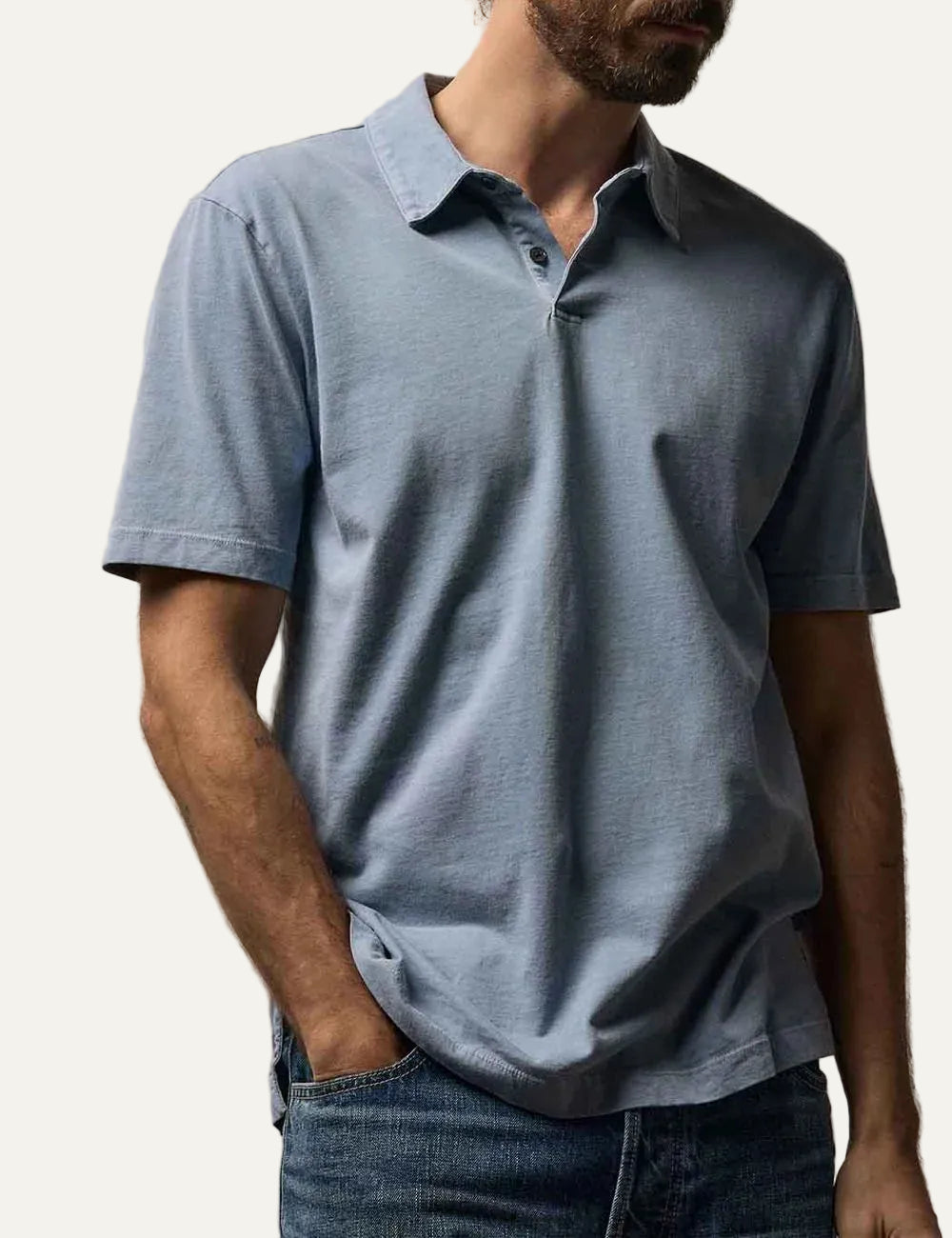 James Perse ανδρικό polo ocean garment dyed lifestyle look close up