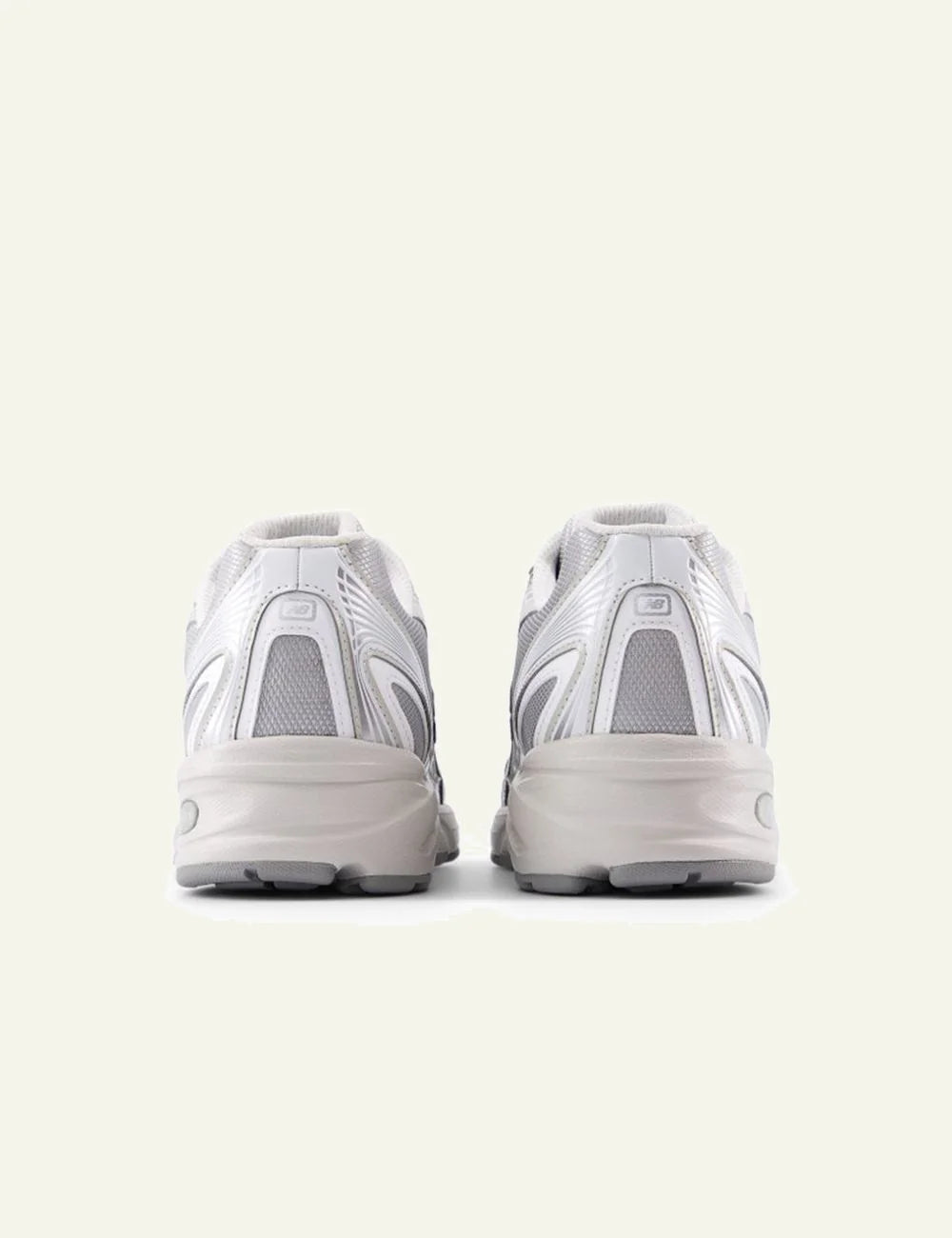 Gynaikeia New Balance 740 white sneakers back view