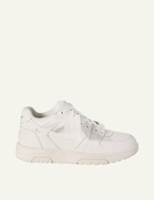 Off-White leather sneakers white, πλαϊνή όψη με embossed arrow motif και chunky sole