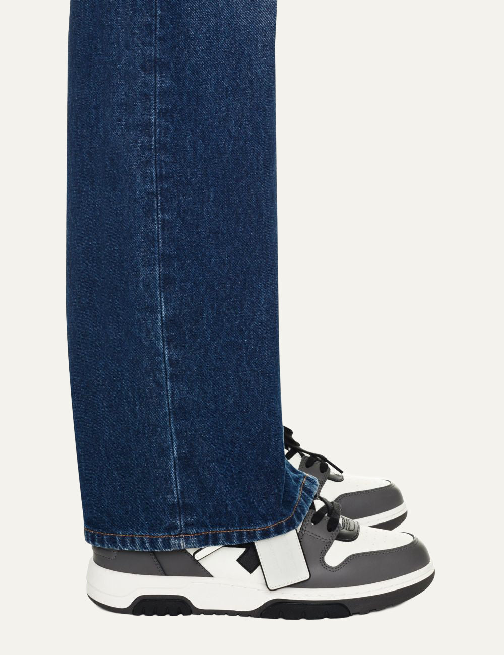 On-foot Off-White men sneakers grey white urban look