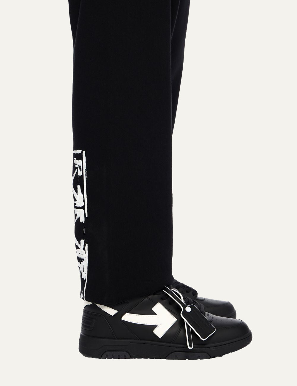 On-foot Off-White men sneakers black με arrow logo και zip tie