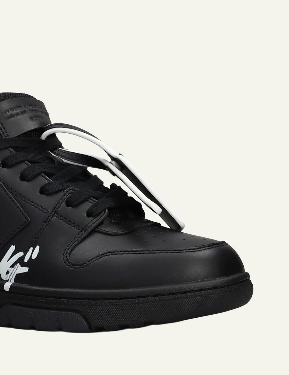 Detail toe box Off-White black leather sneakers με perforations