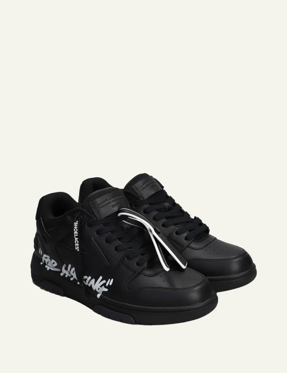 Ζευγάρι Off-White black sneakers leather low-top σε τρισδιάστατη όψη
