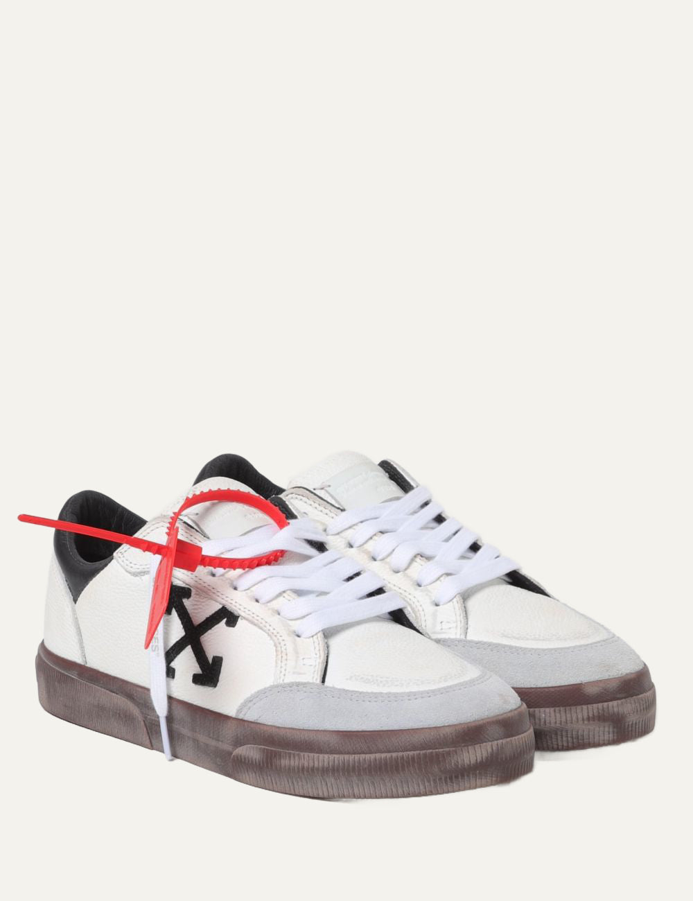 Pair view Off-White sneakers white grey suede με translucent sole