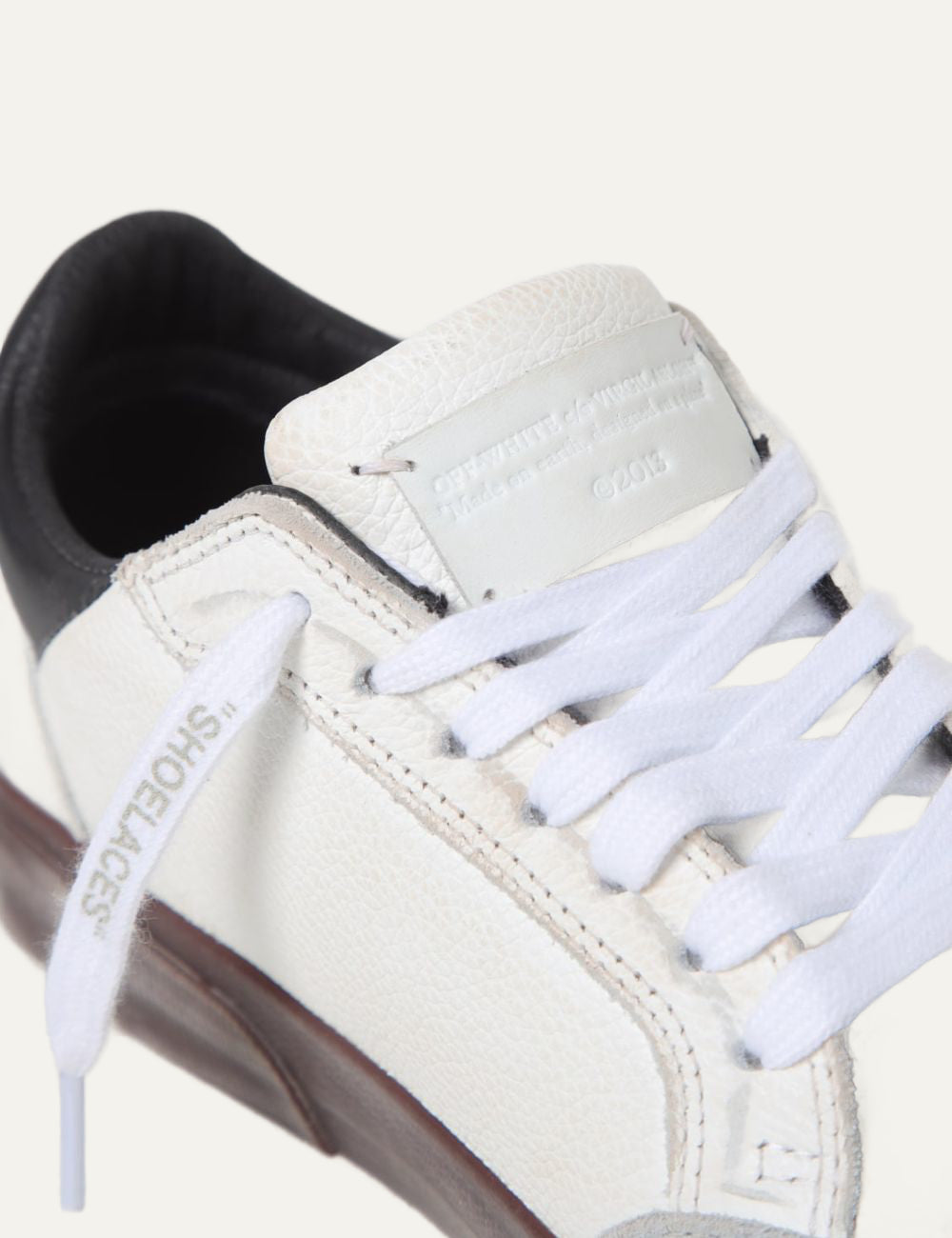 Detail Off-White sneakers white leather Shoelaces logo close up