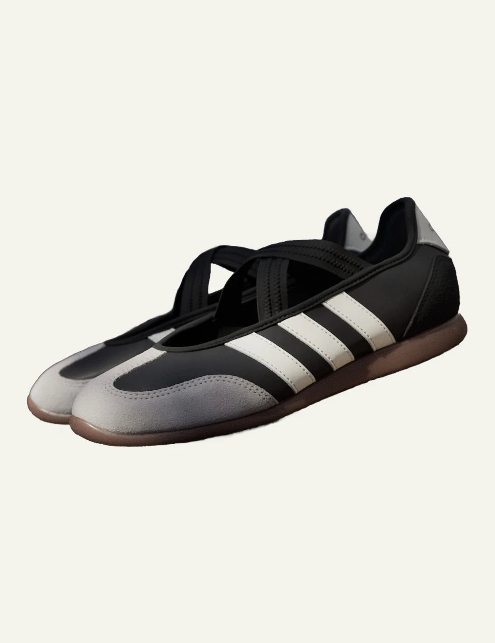 Adidas Originals leather sneakers core black core white gum strap detail profil view