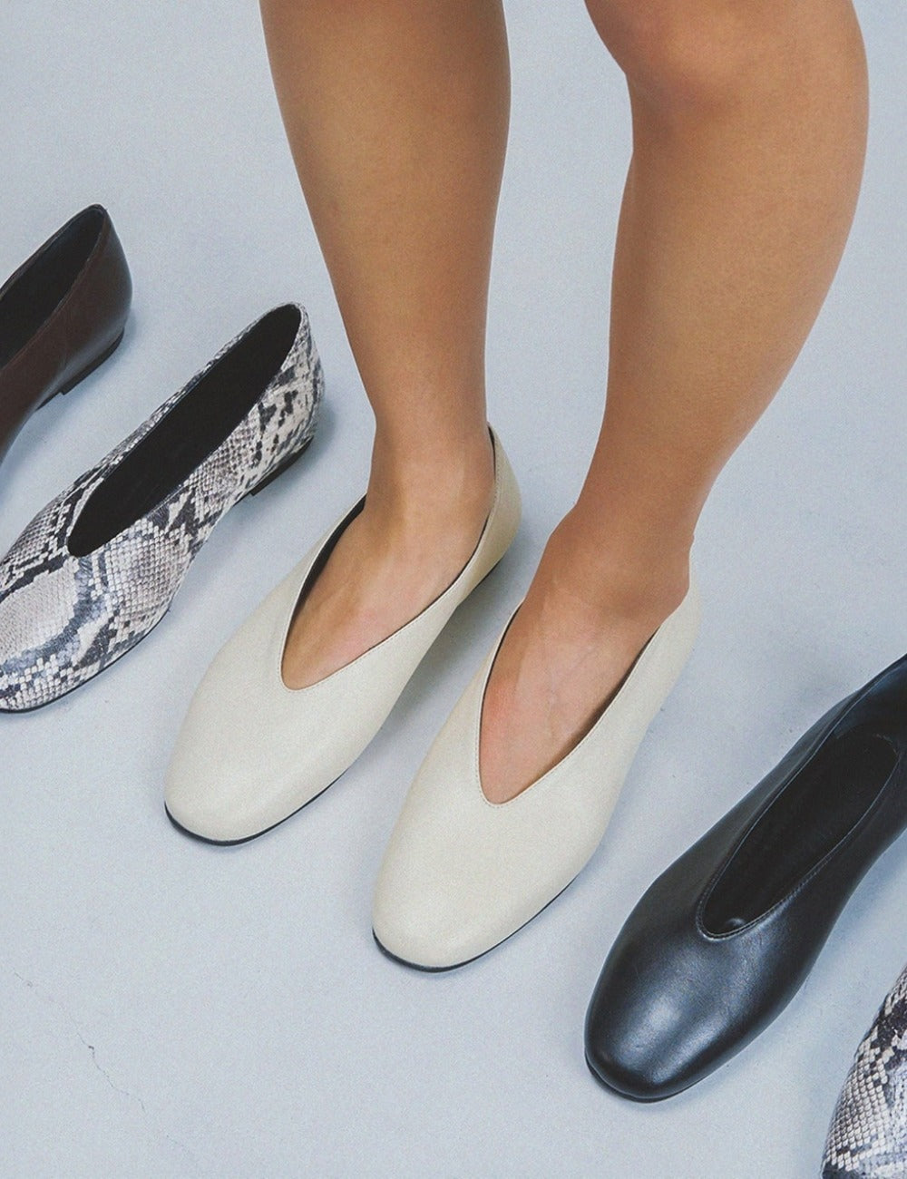 Poeve Reese Ballerinas fudge worn top view