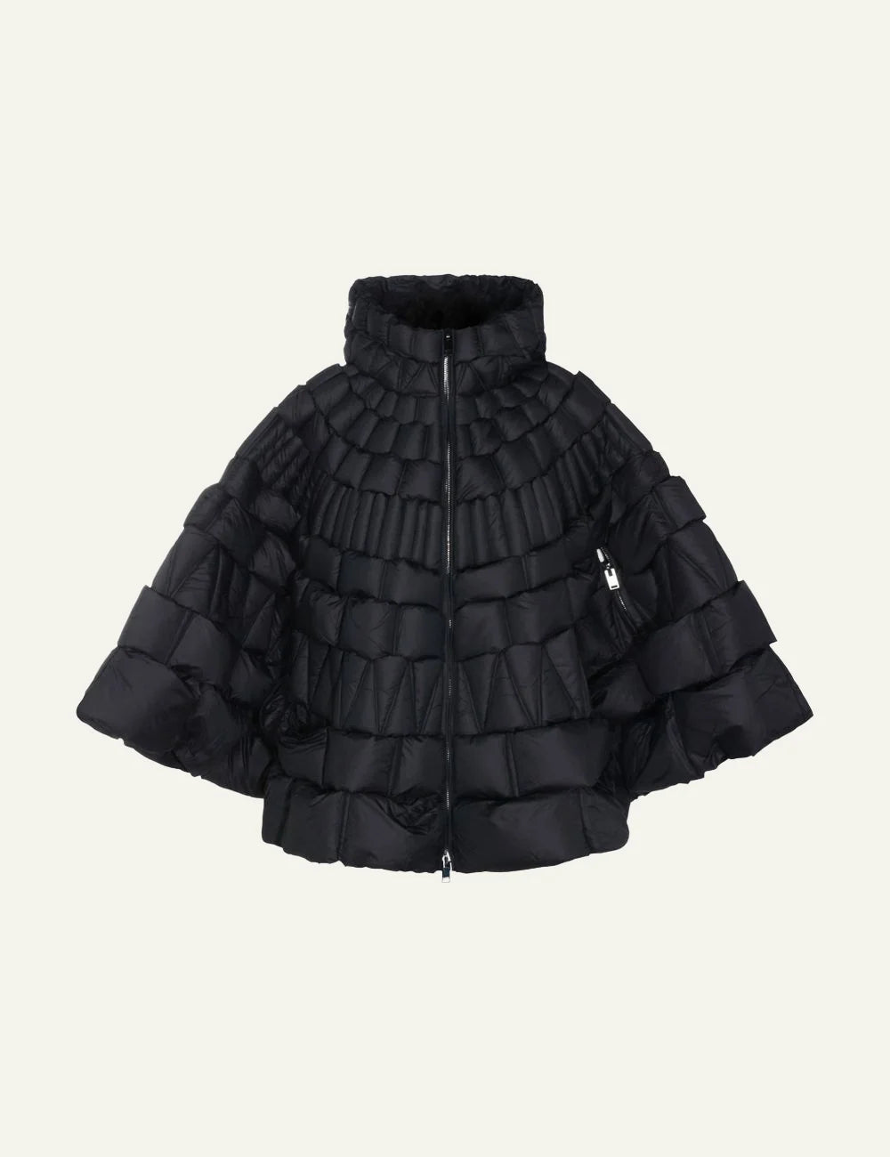 Raxxy black 3D quilted cape puffer σε flat front view, με high collar και structured sculptural quilting.